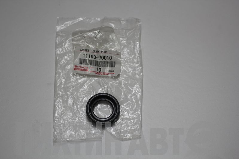 1119370010 TOYOTA Сальник свечного колодца 1119370010 Toyota
