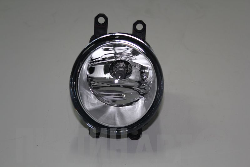 812100D042 TOYOTA Противотуманка правая Cor/Auris RAV4 05-